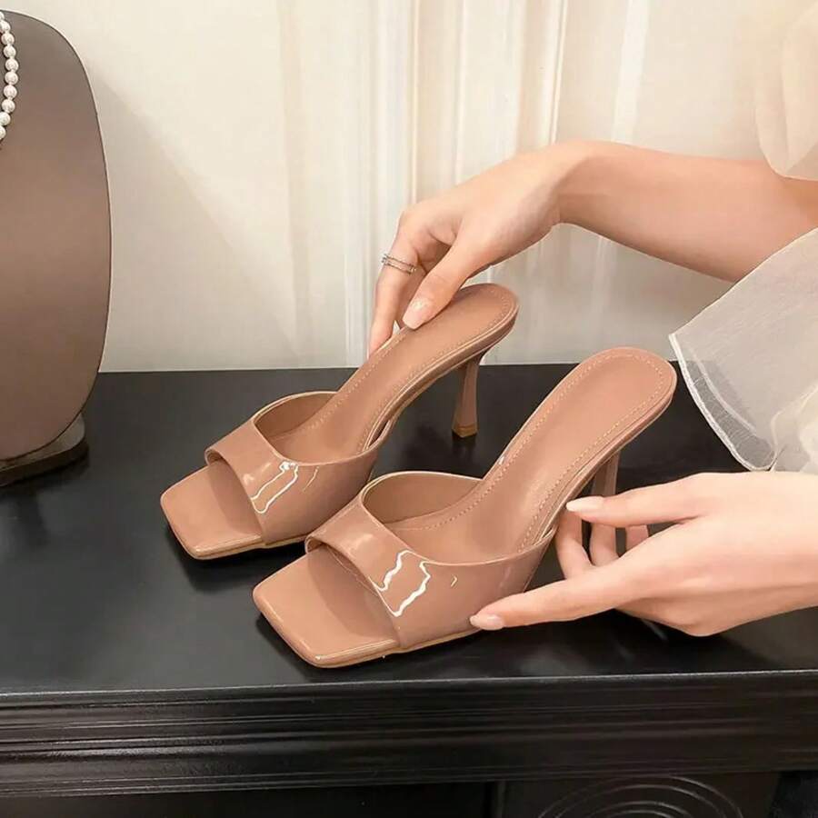 Sandali da donna con tacco quadrato in taglie forti, alla moda, con zeppa sottile per uso esterno, infradito realizzati in un unico pezzo, all'ingrosso
