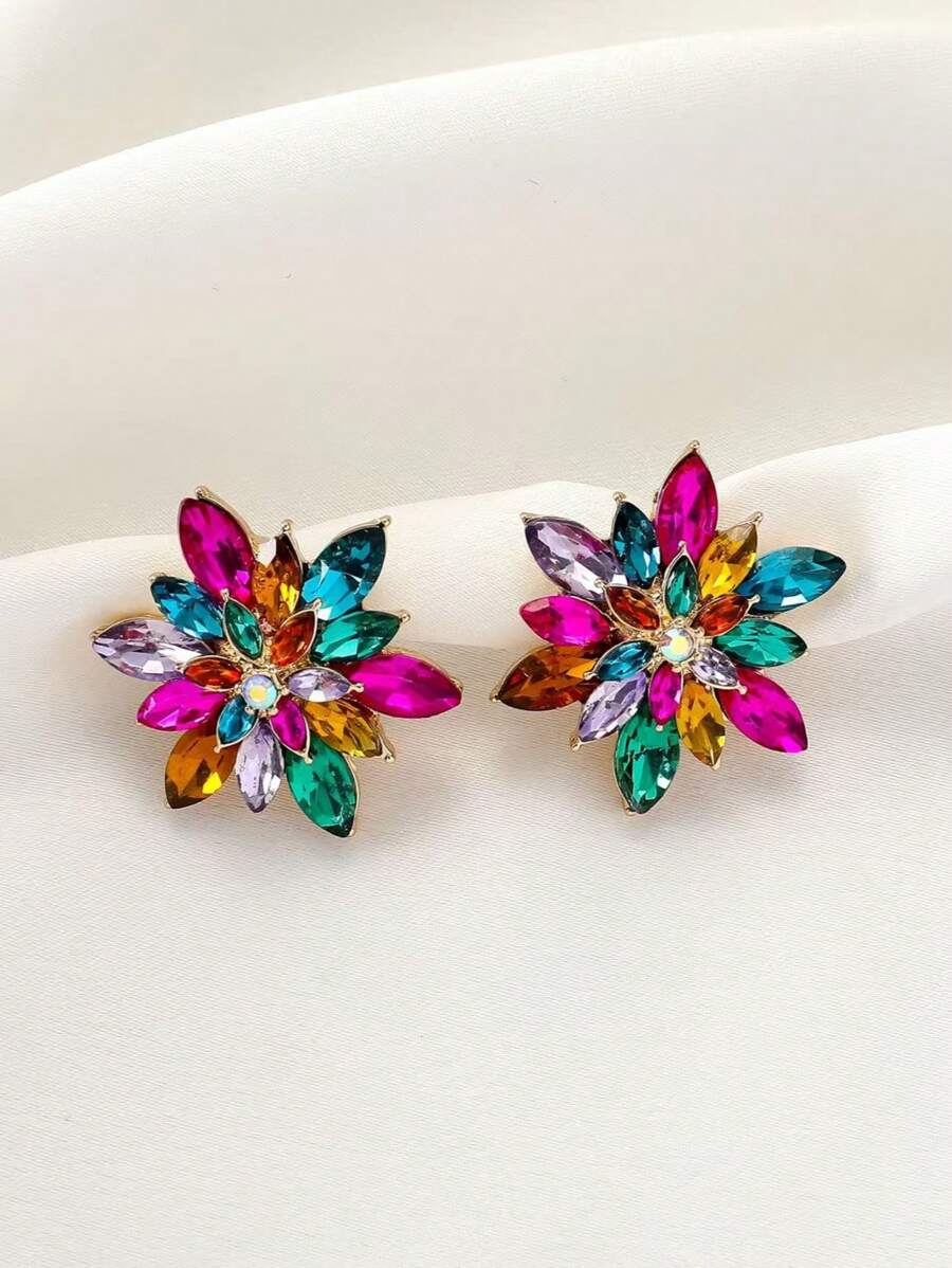 1 paire de boucles d'oreilles cloutées à forme de fleur ornées de strass à la mode pour femmes, boucles d'oreilles élégantes minimalistes pour le port quotidien, les rendez-vous, les vacances, le style décontracté