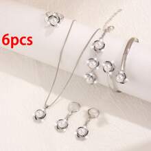 Accesorios de color blanco plateado