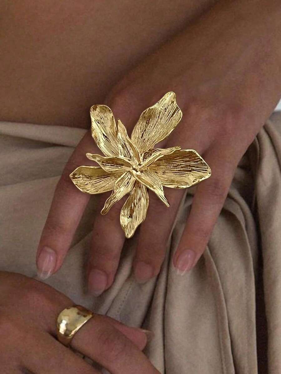 1pc Exaggerated Wide Floral Faux Pearl Hollow Asymmetrical Textured Metal Chunky Ring, Cute & Fashionable, Minimalist & Elegant, Retro Design, Suitable For Festivals, Parties, Dates, Daily Wear, An Ideal Gift