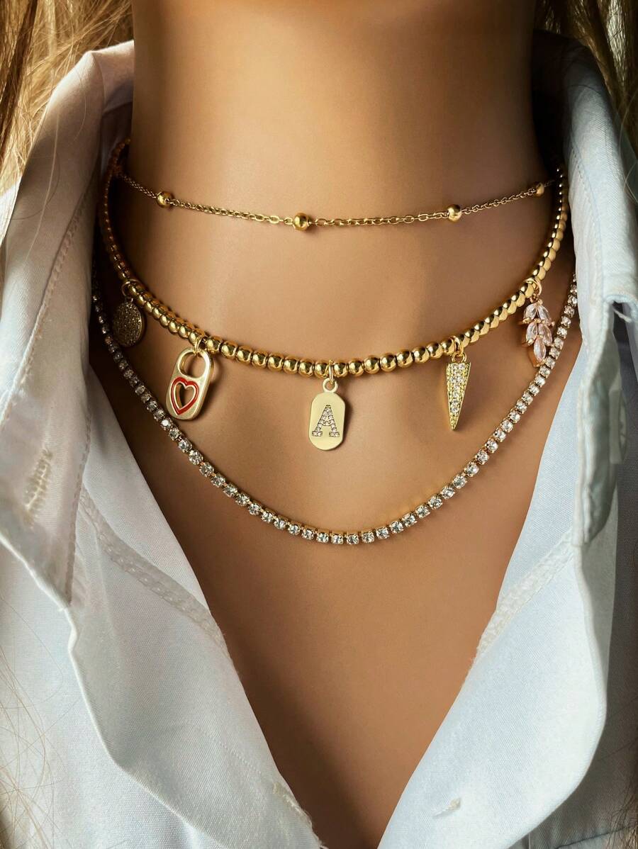 1 colar de contas com vários pingentes cravejados de diamantes e pingentes de letras, com estilos luxuosos e ricos, adequado para usar em festas ou festivais de música