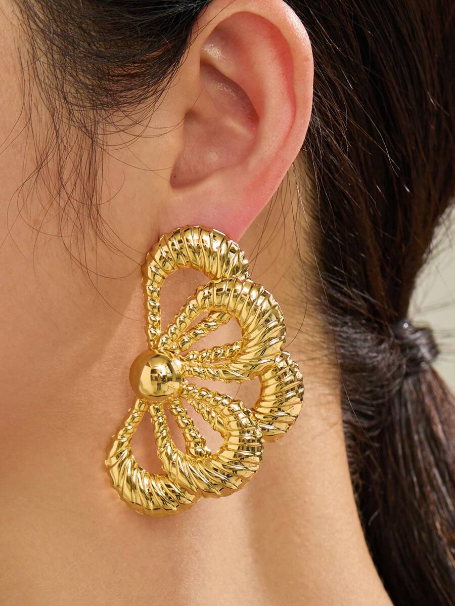 1 Pair Fashion Exquisite Luxury Textured Metal Petal Stud Earrings, Personalized Jewelry For Women