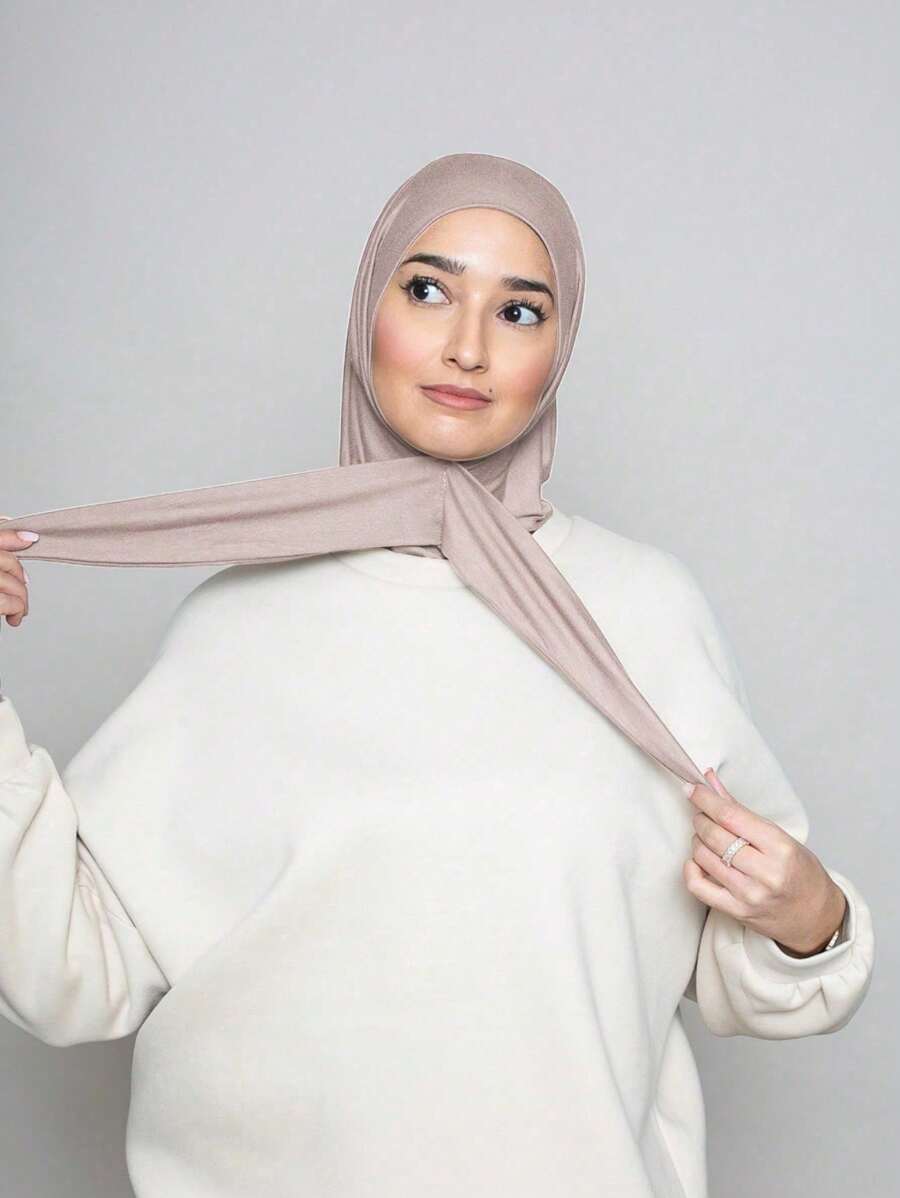 1 Stück klassischer einfarbiger seidiger weicher Stoff Langer Saum gekreuzter Schal Kopftuch Hijab, geeignet für den täglichen Gebrauch und Outdoor-Sport