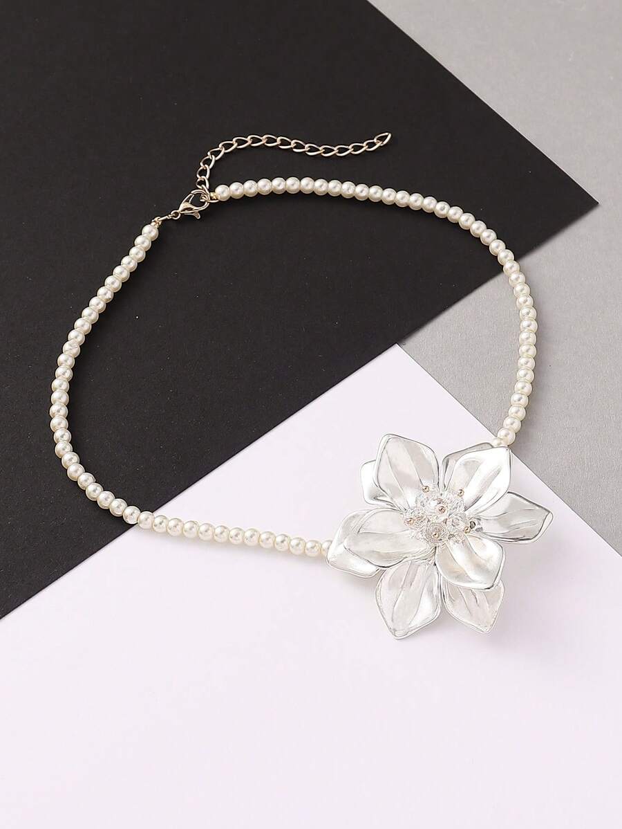 1 pieza Elegante collar gargantilla de camelias de perlas falsas recubiertas de acrílico y metal, adecuado para que las mujeres lo usen a diario, en fiestas y en ocasiones formales