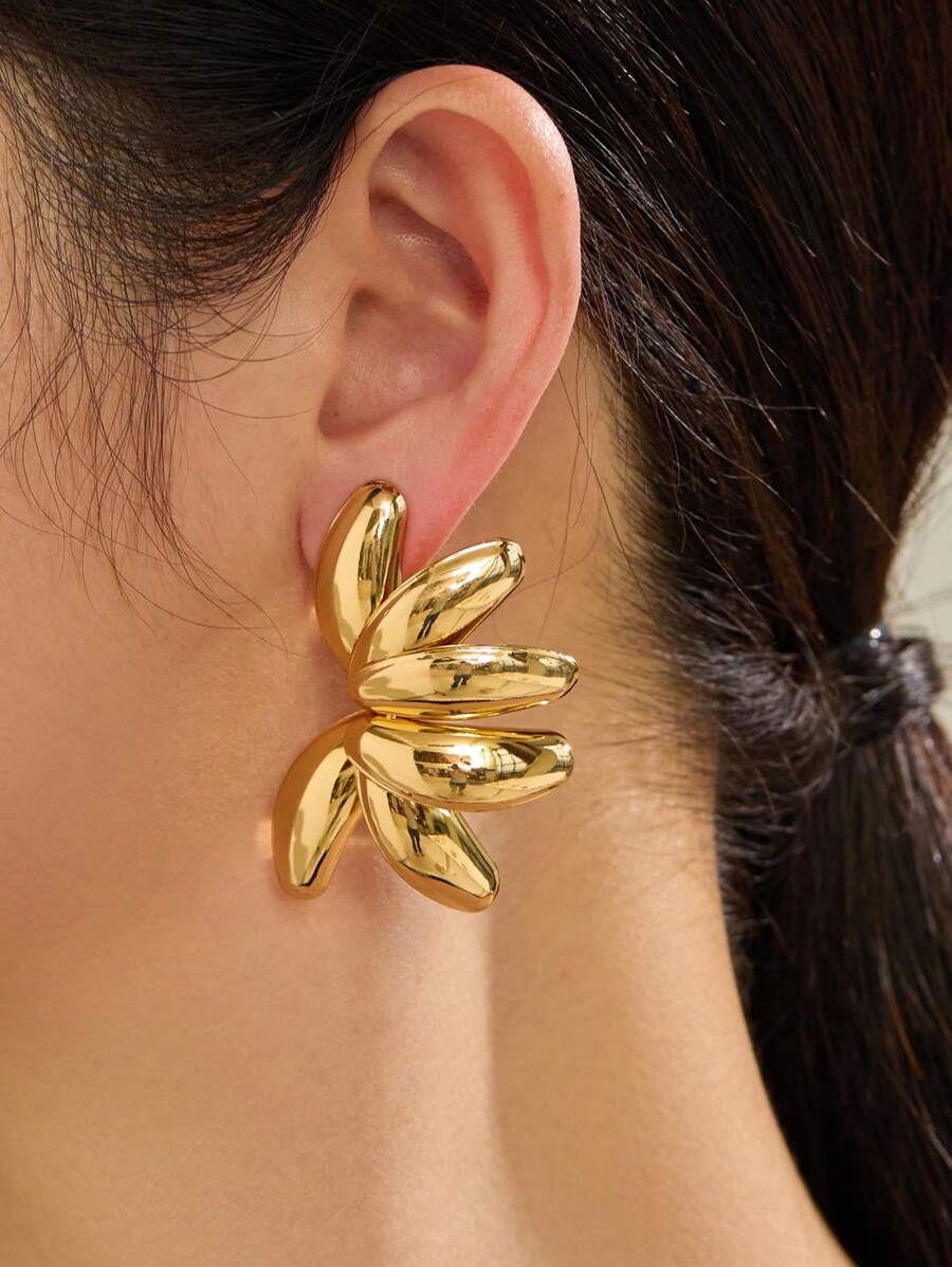 1 par de pendientes de botón de diseño de pétalos de metal exagerados, moda para mujeres