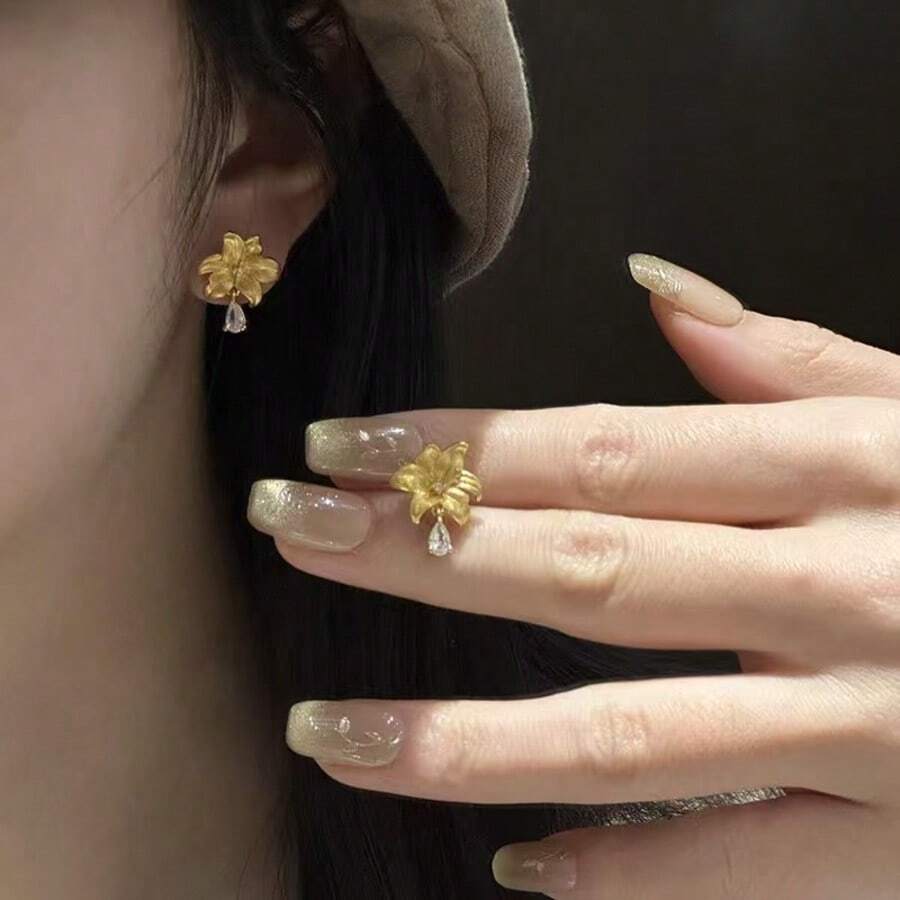 Pendientes de botón con colgante de gota de agua de lirio de oro de la antigua Fara Seda, nuevos pendientes de lujo ligero chinos de moda para esposa y novia