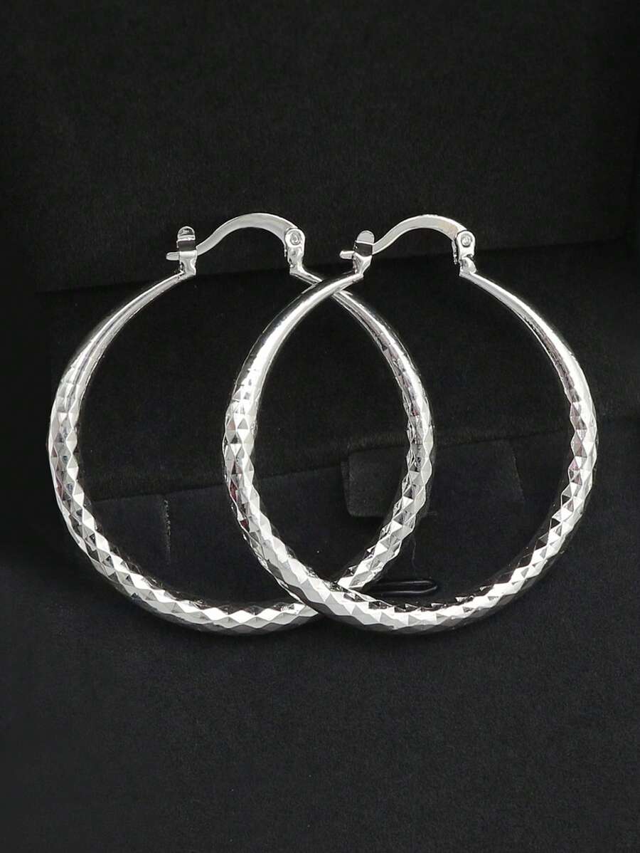 1 Paar silberplattierte Ohrringe mit Fischschuppen-Muster und rundem Reif für Frauen, modische klassische Ohrringe