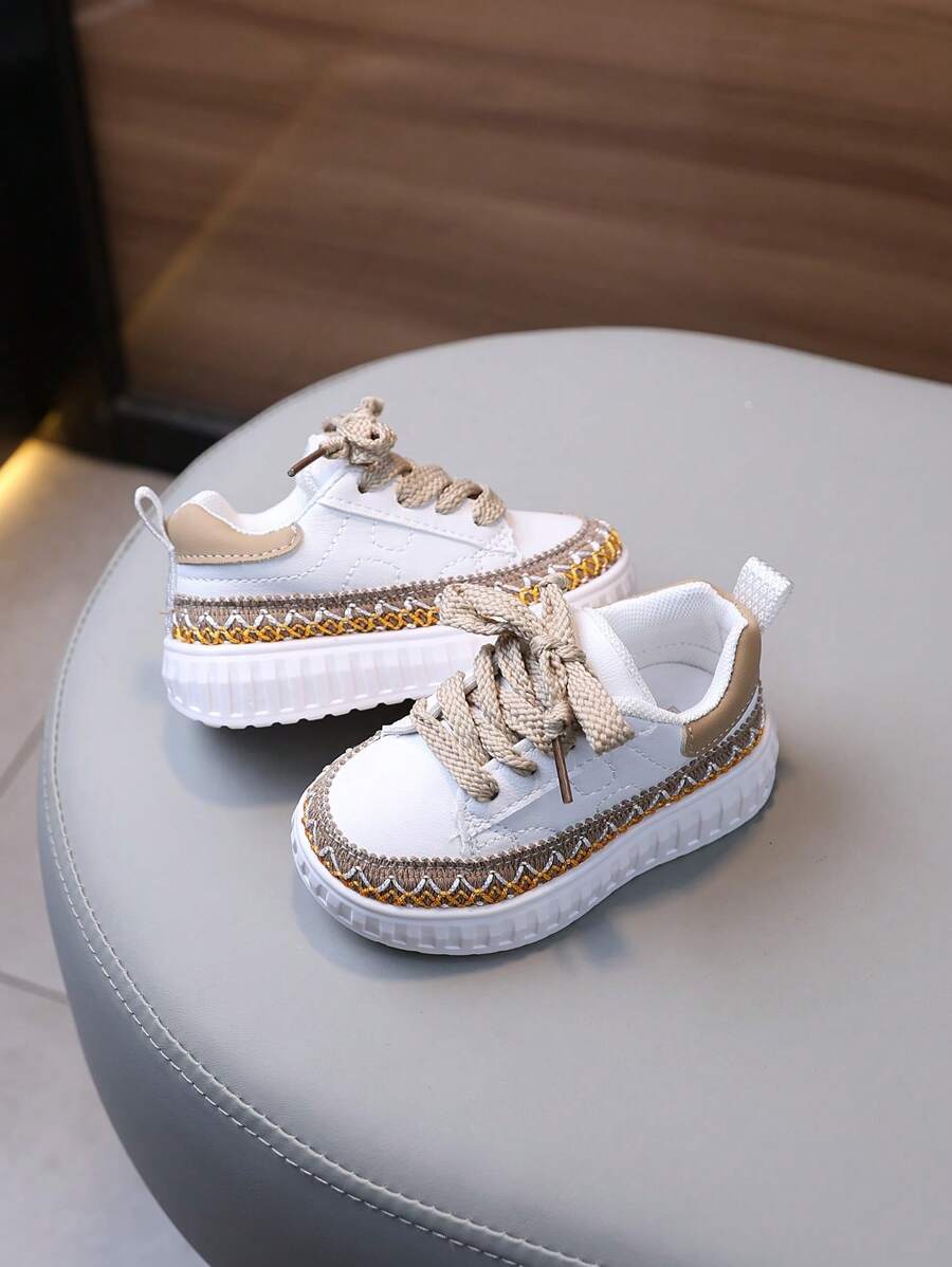 1 Pair Children's Casual Shoes, Feature White Uppers With Light Brown Laces, Heel Decor, And Woven Trim Detail, Simple Yet Playful Design, Soft And Fashionable, Perfect For Various Outfits, A Great Pick For Little Ones