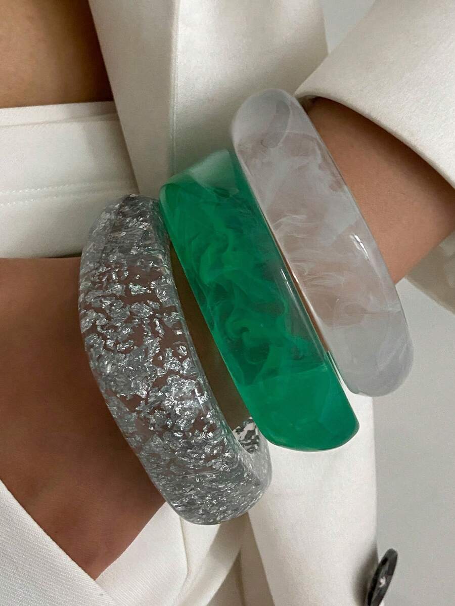 1pc Exaggerated Fashion Punk Style Asymmetrical Resin Bracelet, Minimalist Retro Thick Jewelry, Suitable For Women's Commute, Gathering With Friends, Romantic Vacation, Street Photography, Fashion Show Outfit Accessories (Bangle Color Pattern May Vary From Actual Product)