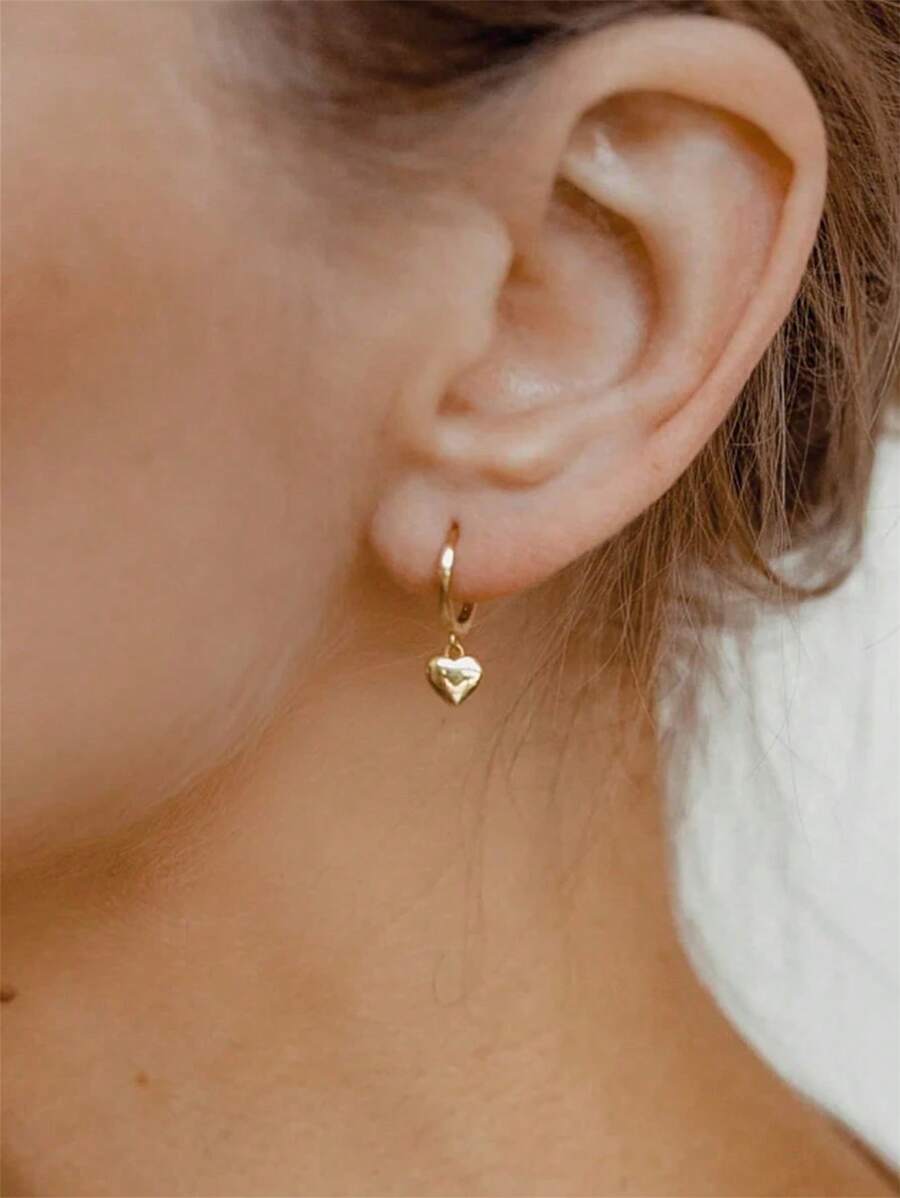 1 paire de boucles d'oreilles pendantes minimalistes en forme de cœur, à la mode et élégantes, idéales pour le quotidien, les fêtes et les voyages. Cadeau idéal pour vos amies.