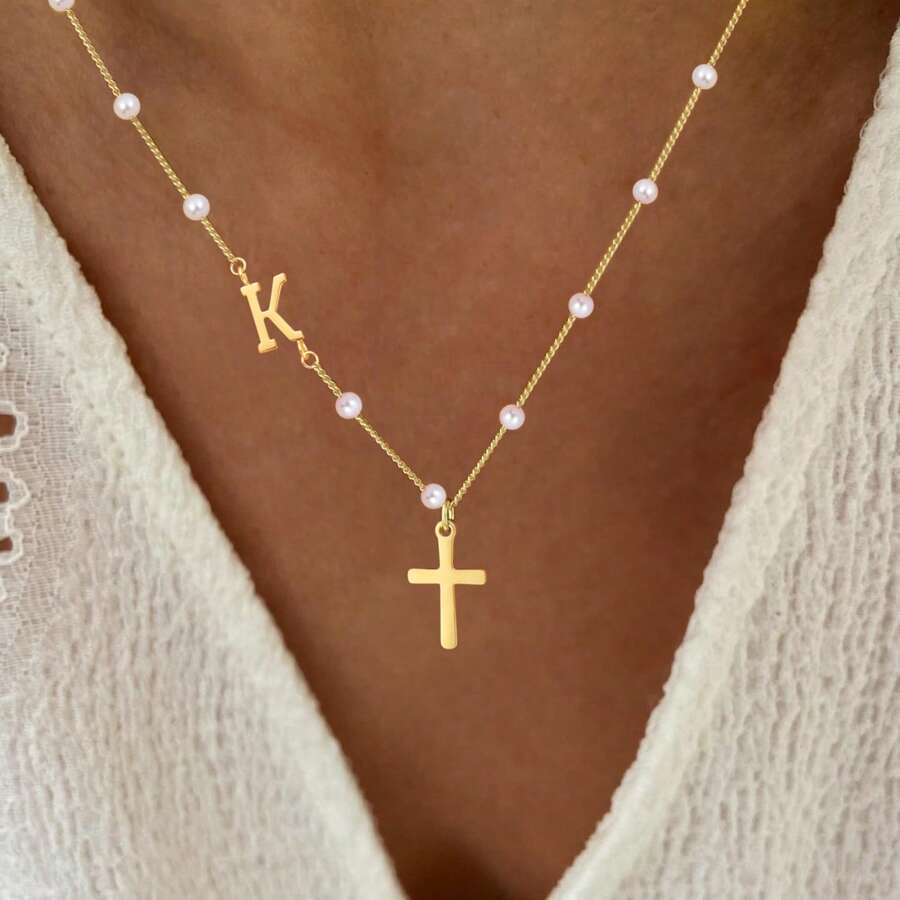 1 pièce Nouveau collier avec pendentif croix initiale classique et chaîne de perles pour femmes
