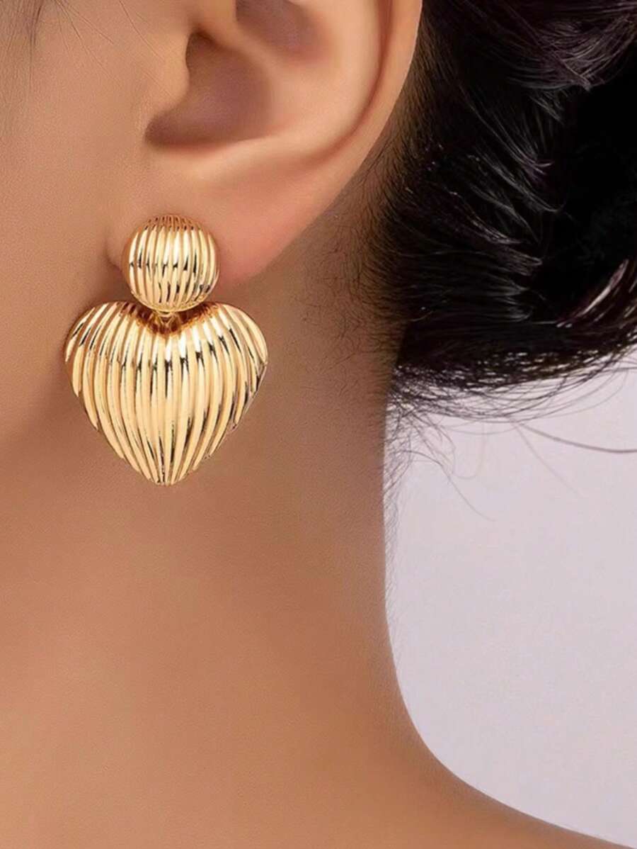 1 Pair Unique Gold Heart Shaped Earrings, Suitable For Everyday, Vacation Or Summer Party Wear, A Perfect Gift For Those Who Like Bold Accessories