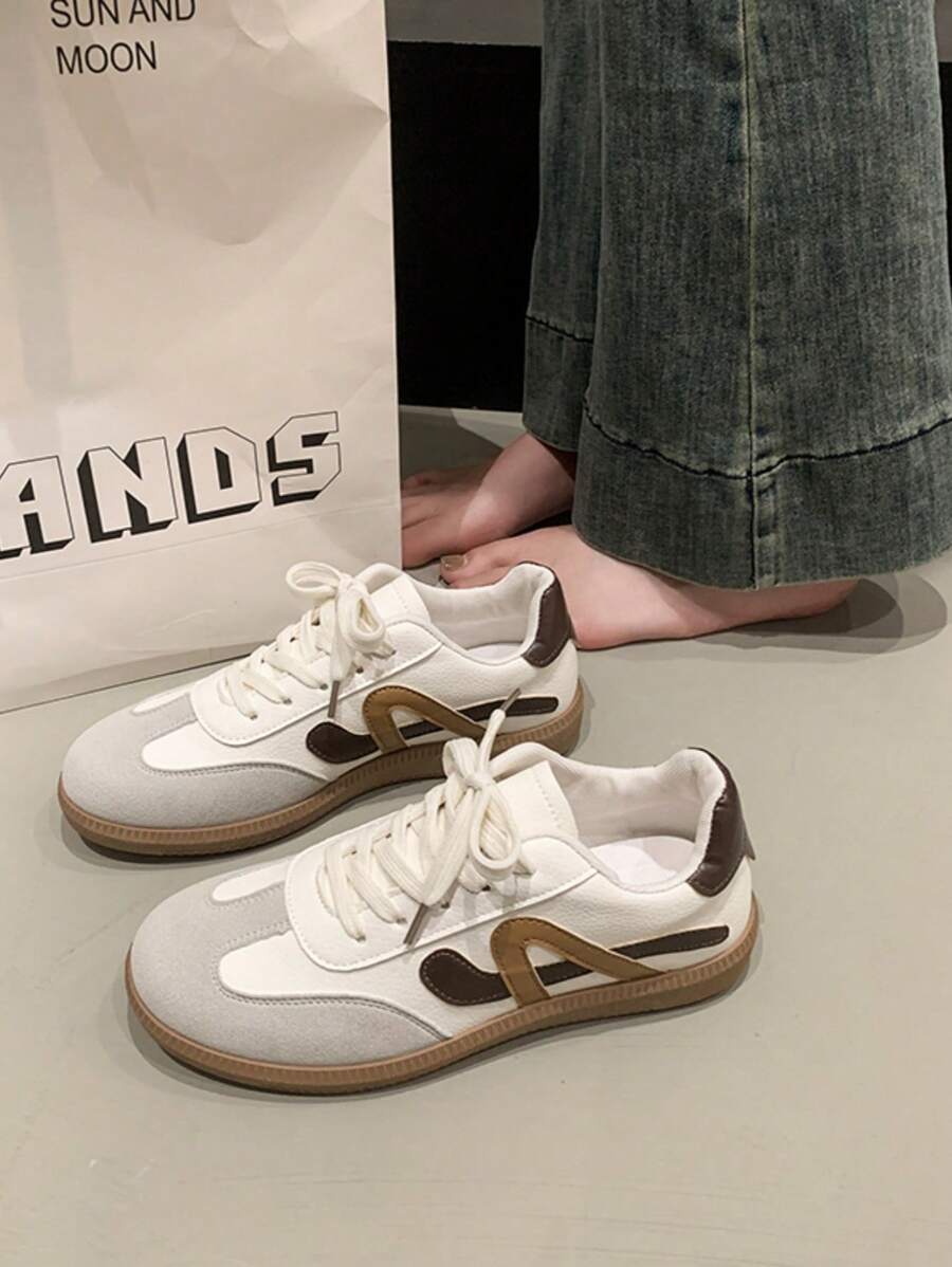 Nouvelles baskets décontractées légères et confortables à fond plat pour femmes 2025