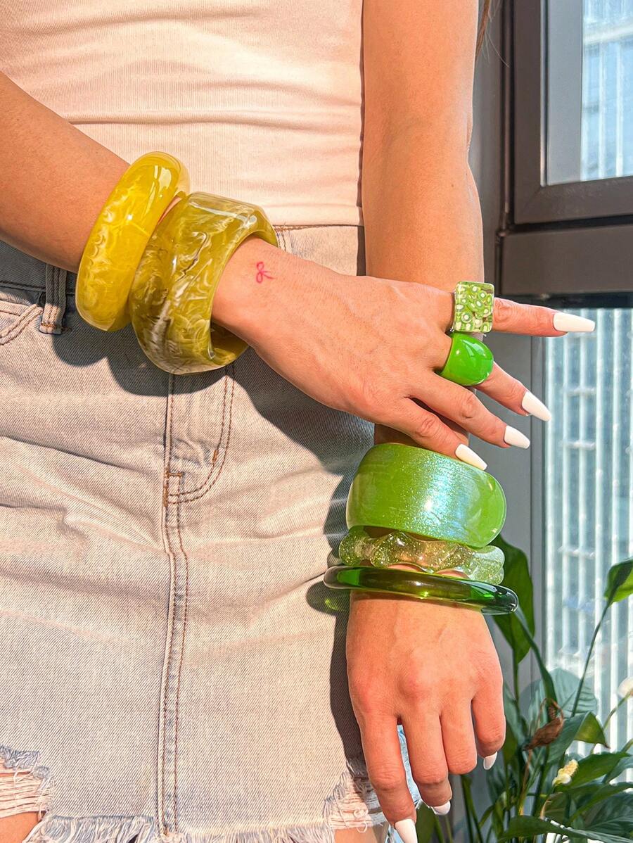 1pc Vintage Versatile Tie Dye Resin Bangle, Glitter Geometric Design, Gradient Fit For Banquet & Party, All Season Wear, Green