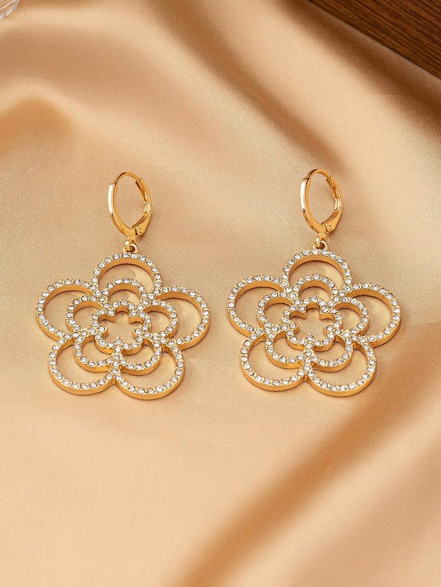1 paire de boucles d'oreilles trèfle creuses incrustées de diamants pour femmes, luxueuses, élégantes, à la mode, convenant pour les cadeaux, les soirées, les banquets et une utilisation quotidienne