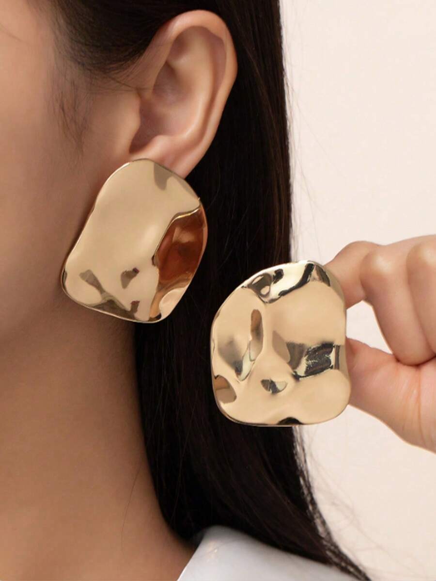 1 Pair European & American Style Metallic Exaggerated Holiday Party Versatile Stud Earrings For Women