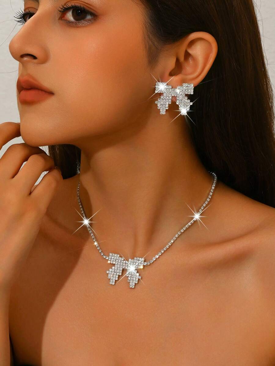 3 PiecesSet Of Fashionable European And American Crystal Bowknot Earrings And Necklaces, Suitable For Weddings, Banquets, Everyday Wear, Parties, And Holiday Gifts