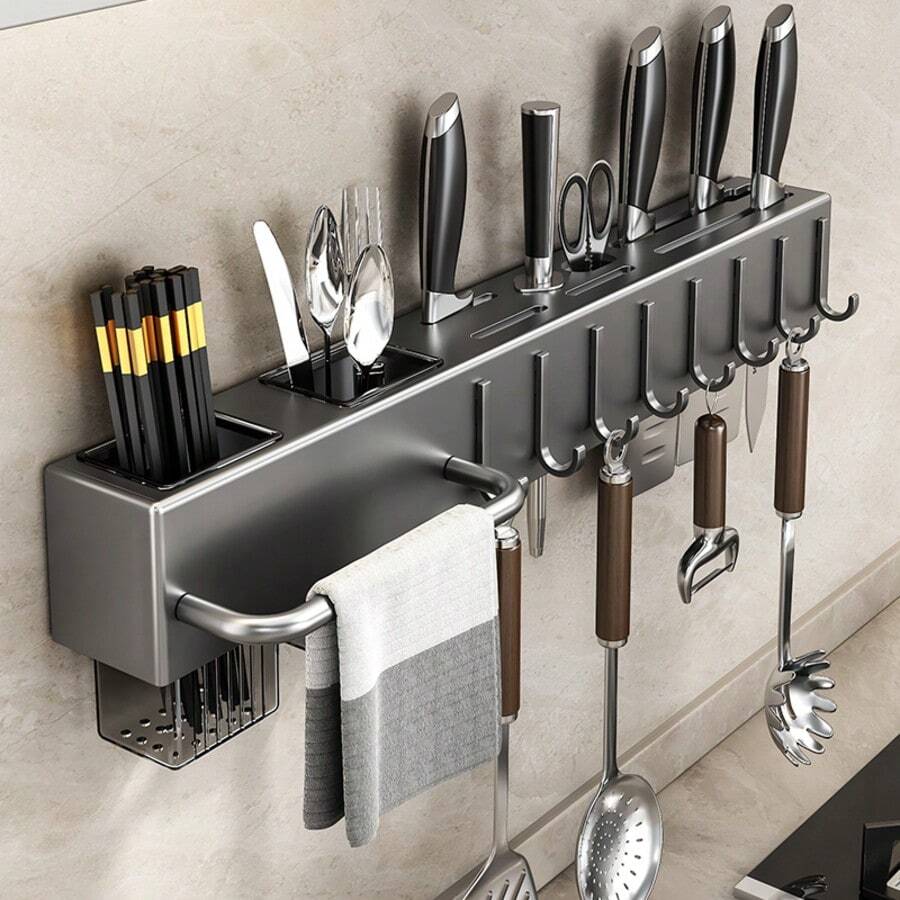 Wandmontierter Messerhalter & Utensilien Organizer - platzsparender Küchen-Aufbewahrungsständer mit Haken für Messer, Schneidbretter, Spatel, Schneebesen und Kochutensilien - stabiles schwarzes Metall, modernes Design, hält Arbeitsplatte aufgeräumt und effizient | Zeitgenössische Heimdekoration | Sicher an der Wand montiert, Küchen-Aufbewahrung & Organizer-Tool