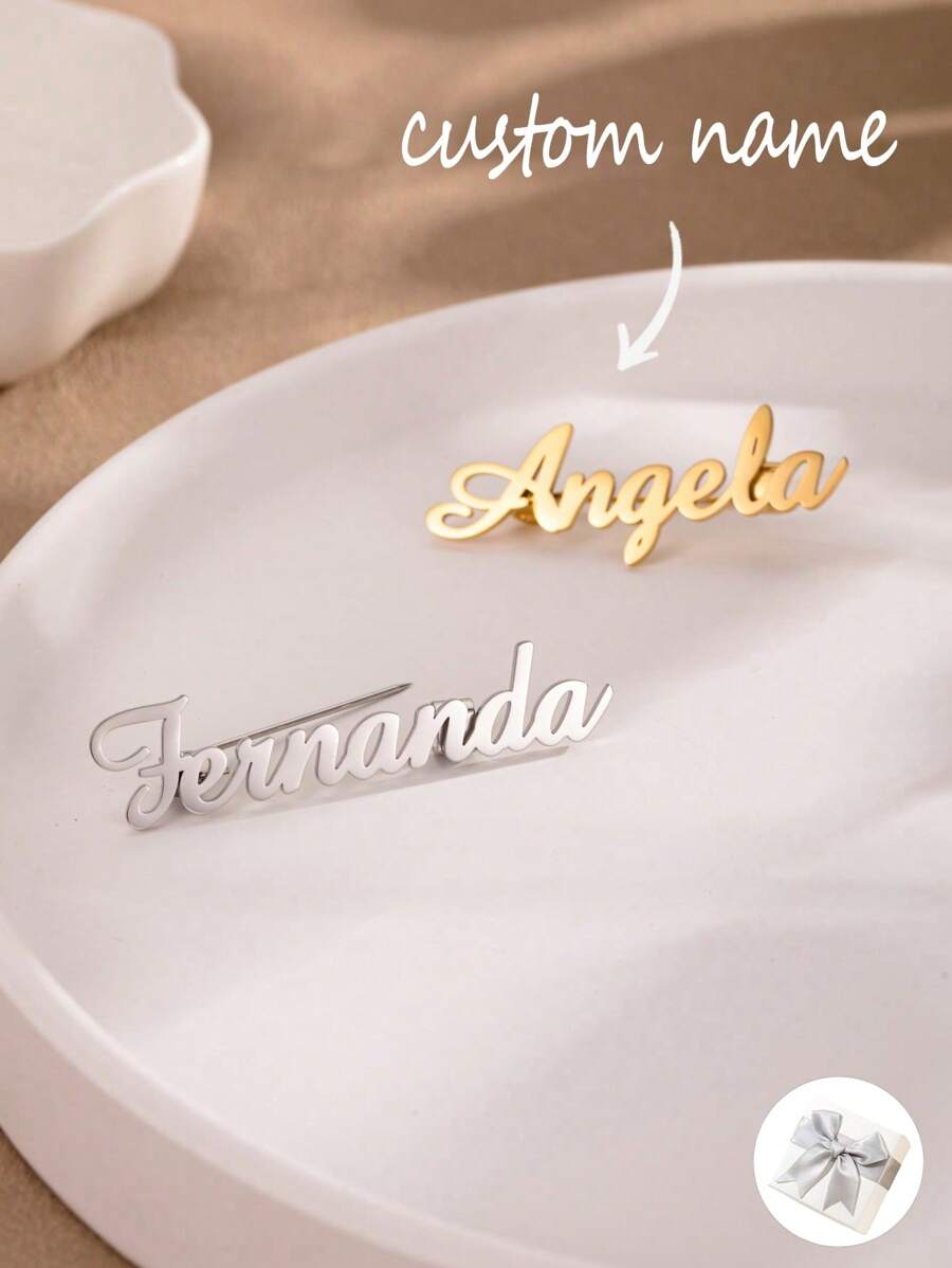 1 Stück personalisierter Namensschild Anstecker, individualisierter Namensaufkleber Pin, minimalistischer Anstecker, Buchstabenkombination Revers Pin, Brautjungfer Geschenk, Geburtstags Weihnachtsgeschenk, Geschenk für Freundin