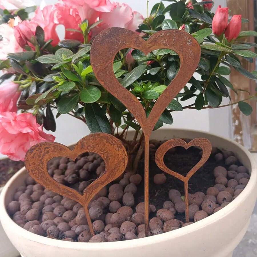 3pcs Vintage Weathered Metal Heart Shaped Garden Stakes, Rustic Style, Christmas Outdoor Decor, Nature & Outdoor Theme, Freestanding Yard Decoration, No Power Or Battery Required