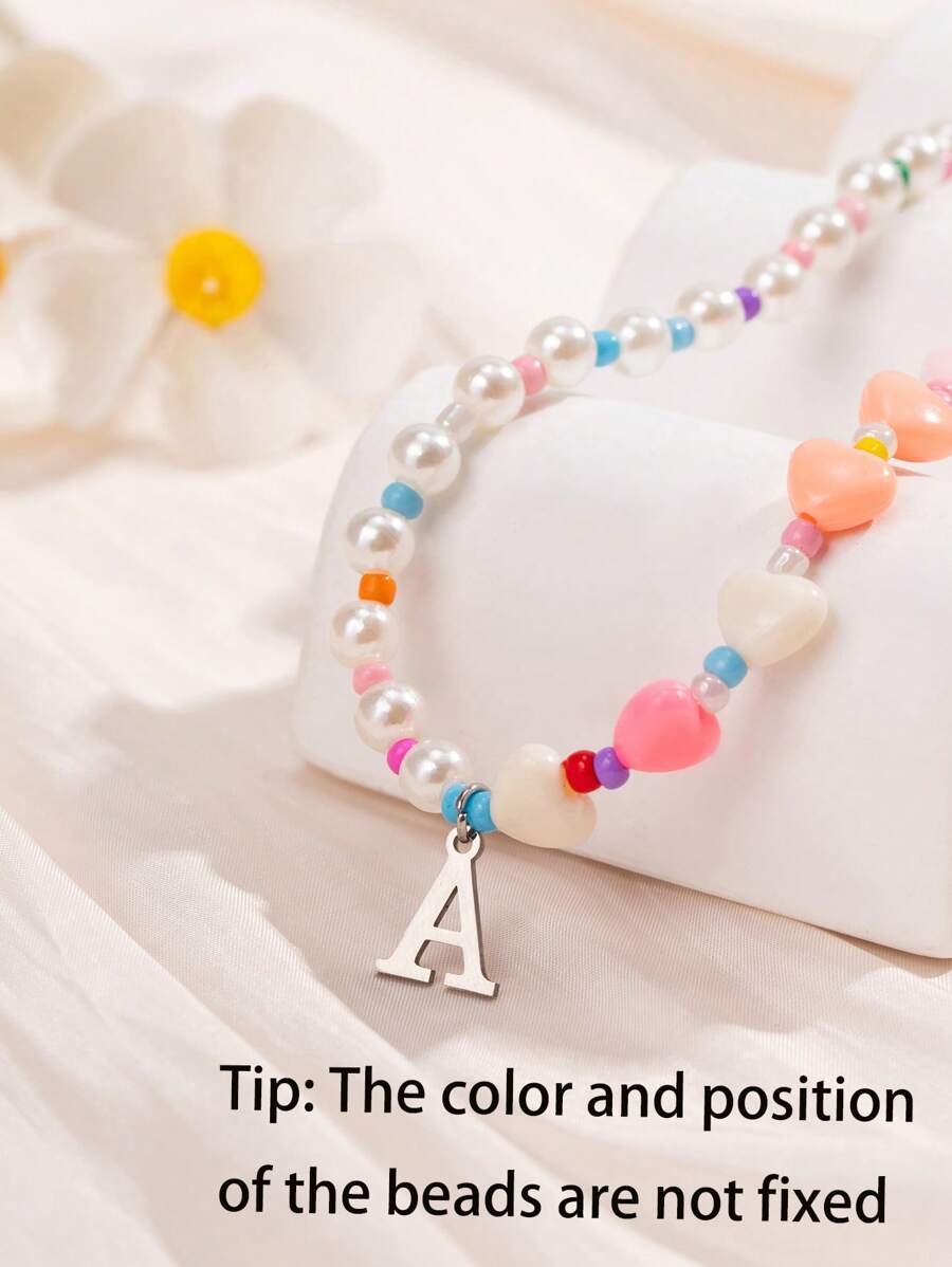 1 pieza Collar con inicial colorida de A a Z, collar con colgante con forma de corazón de letra de A a Z hecho a mano con cuentas, detalles en el bordado y personalizado