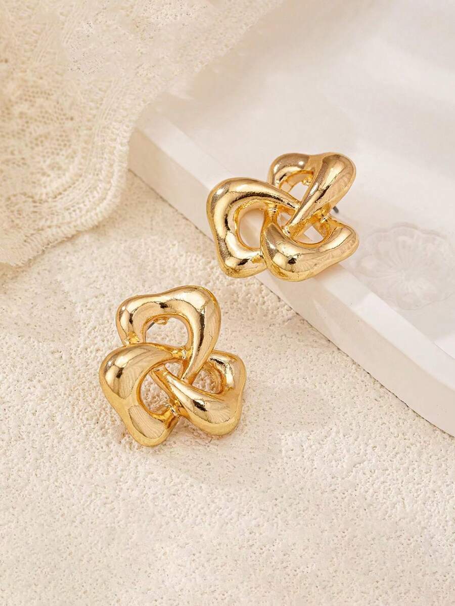 1 Pair European & American Unique Small Batch Versatile Chic Hollow Geometric Clover Circle Metal Design Women Stud Earrings