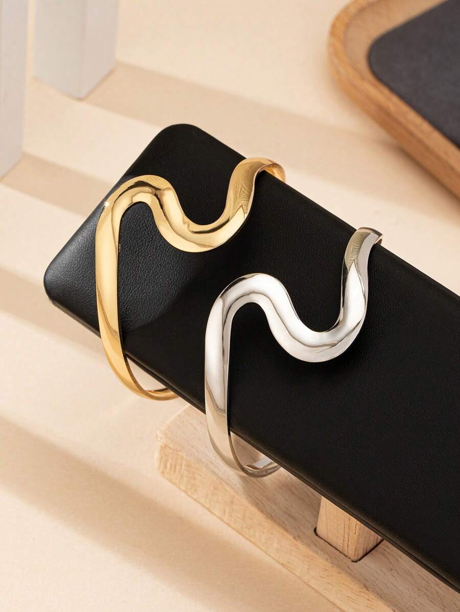 1pc Wavy Metal Geometric Shaped Bracelet, Minimalist Style For Casual And Office Wear (Can Be Worn As Arm Band)