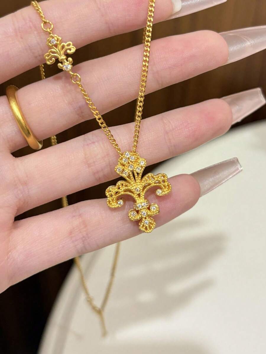 1 stuk roestvrijstalen Chinese stijl gouden holle irisbloem hanger ketting, delicate micro-ingelegde luxe choker voor vrouwen