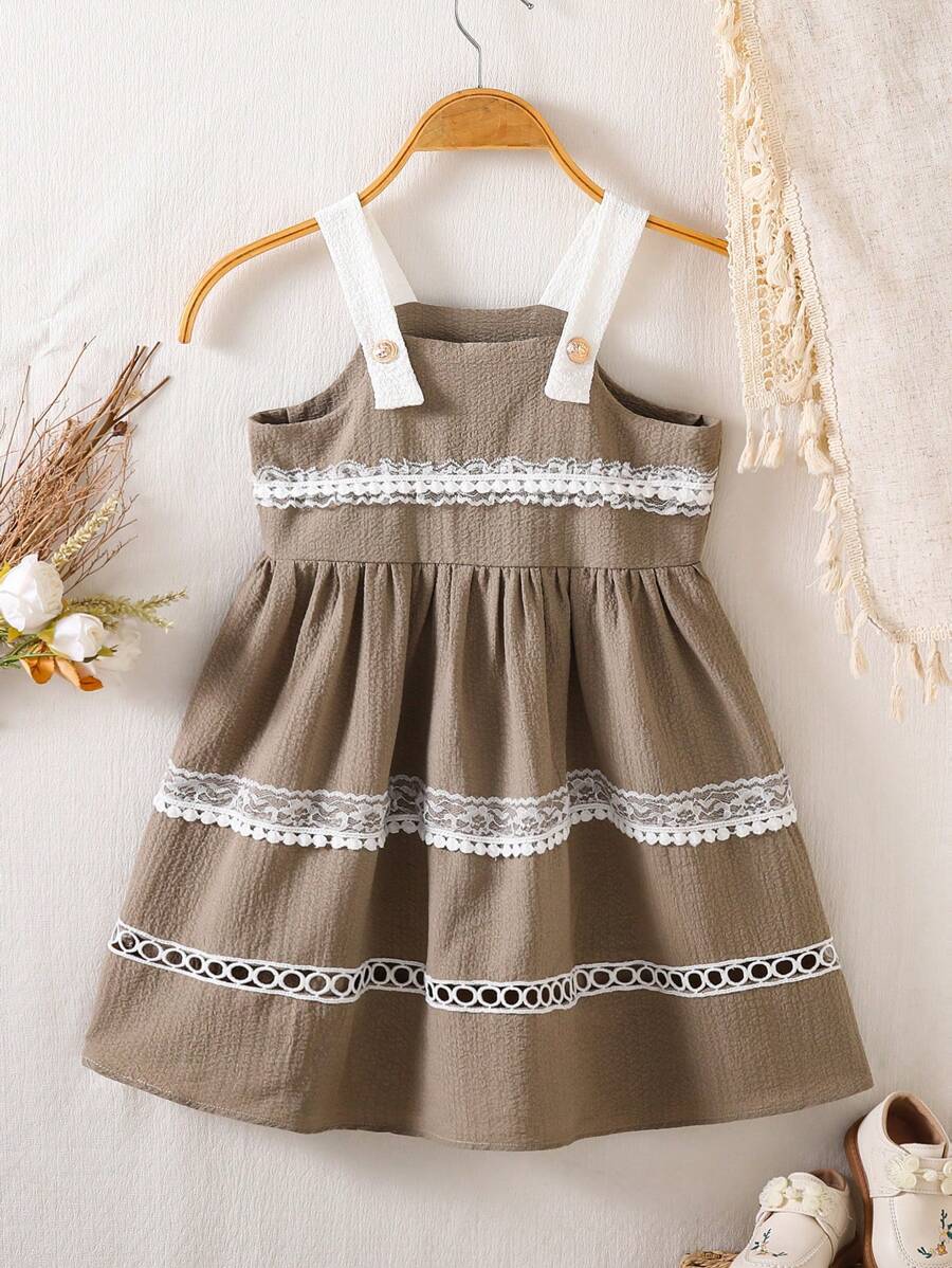 Rochie pentru fete cu imprimeu de dantelă, model patchwork, cu bretele spaghete, material texturat cu aspect vintage, garnitură din dantelă pentru detalii delicate, potrivită pentru ieșiri casual și activități în aer liber, potrivită pentru fete cu vârste cuprinse între 4 și 7 ani, primăvară/vară