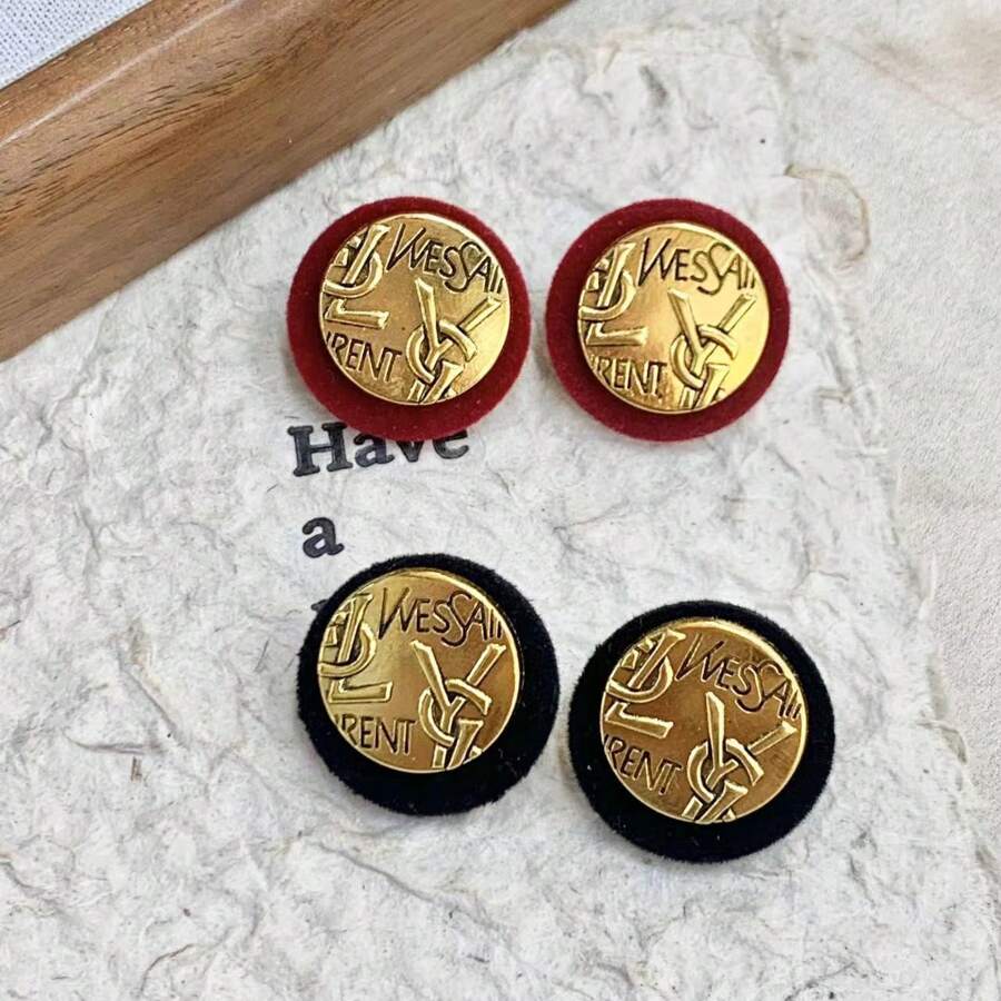 1 par de pendientes de letra de metal con borde dorado - Aretes de lujo de alta gama con letra de terciopelo