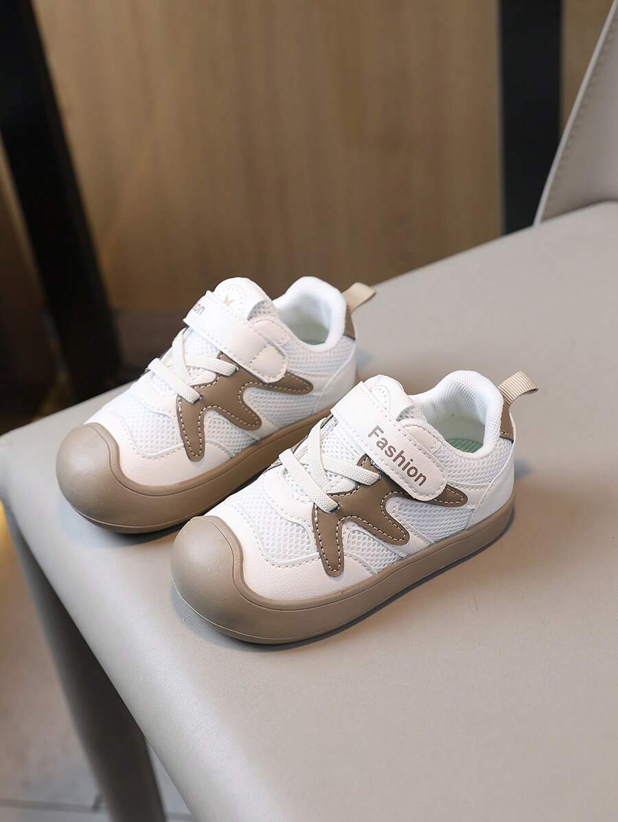 1 Pair Kids' Sports Shoes, Mesh Design For Super Breathability, Round Toe Cap For Toe Protection, Hook And Loop + Lace Dual Fastening, Simple White & Brown Color, Stylish Decorative Lines For Fashion