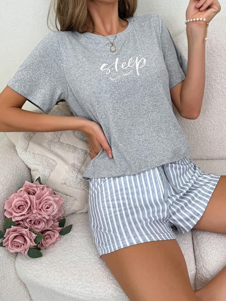 Set de 2 piezas de pijama para mujer con diseño de letra, camiseta de cuello redondo de manga corta con rayas y shorts con bolsillo, ropa de estar en casa