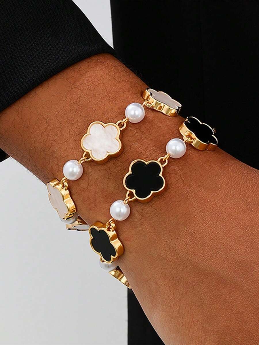 1pc Fashionable Minimalist Versatile Credit Clover Five-Petal Flower Pearl Chain Bracelet, Suitable For Banquet, Party, Couple Gift, Women Gift