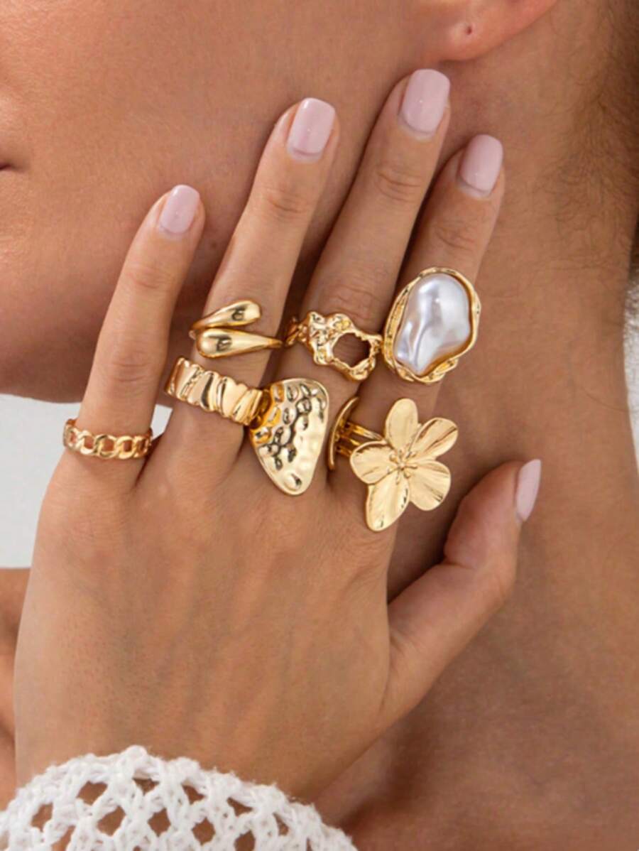 Set da 7 pezzi di anelli decorativi in metallo floreale e gemme, eleganti e alla moda, con stile baroque finto per donne, anelli morbidi, anelli a forma di fiore di lava, adatti per uso quotidiano, feste, regali per vacanze, accessori per abbigliamento multifunzionali, regalo per la Festa della Mamma, il regalo migliore per famiglia e amici.
