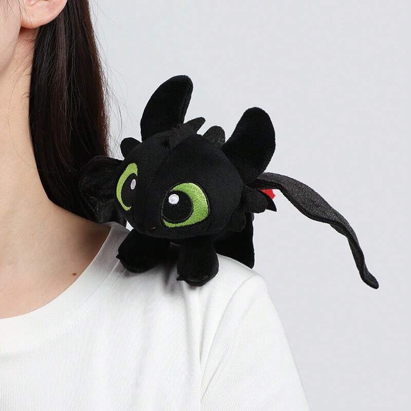 Spin Master Série Domador de Dragões Oficialmente Autorizada - Chaveiro Fofo de Toothless de 13cm de Altura e Gancho para Mochila, Figura Sentada de Brinquedo de Pelúcia, Presente de Aniversário para Amigos