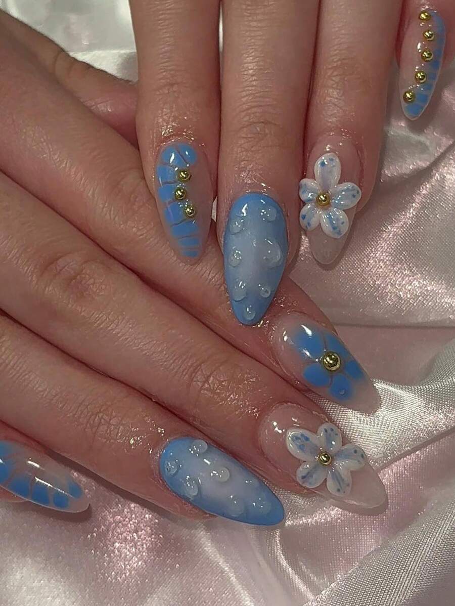 24 Stück mittelgroße Mandel-Nagelaufkleber in Blau, dreidimensional, modisches Blumen-Wassertropfen- und Gold-Diamant-Nagelset (mit: 1 Stück Gelee-Kleber und 1 Feile) geeignet für den täglichen Gebrauch und Partys von Frauen