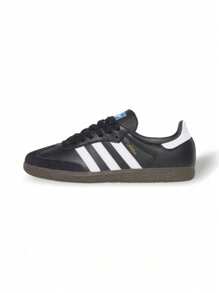 Core Black / Cloud White / Gum
