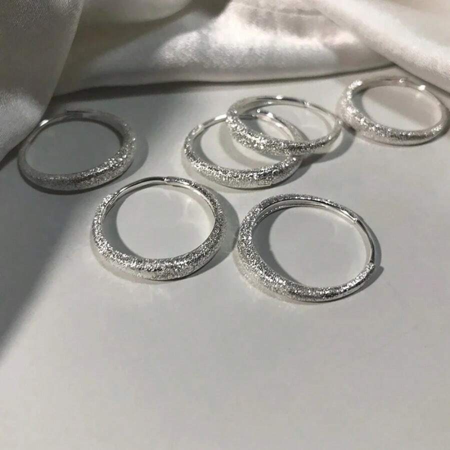 Un par de pendientes y aretes que a todos les encantan.