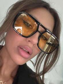 Black Frame Light Yellow