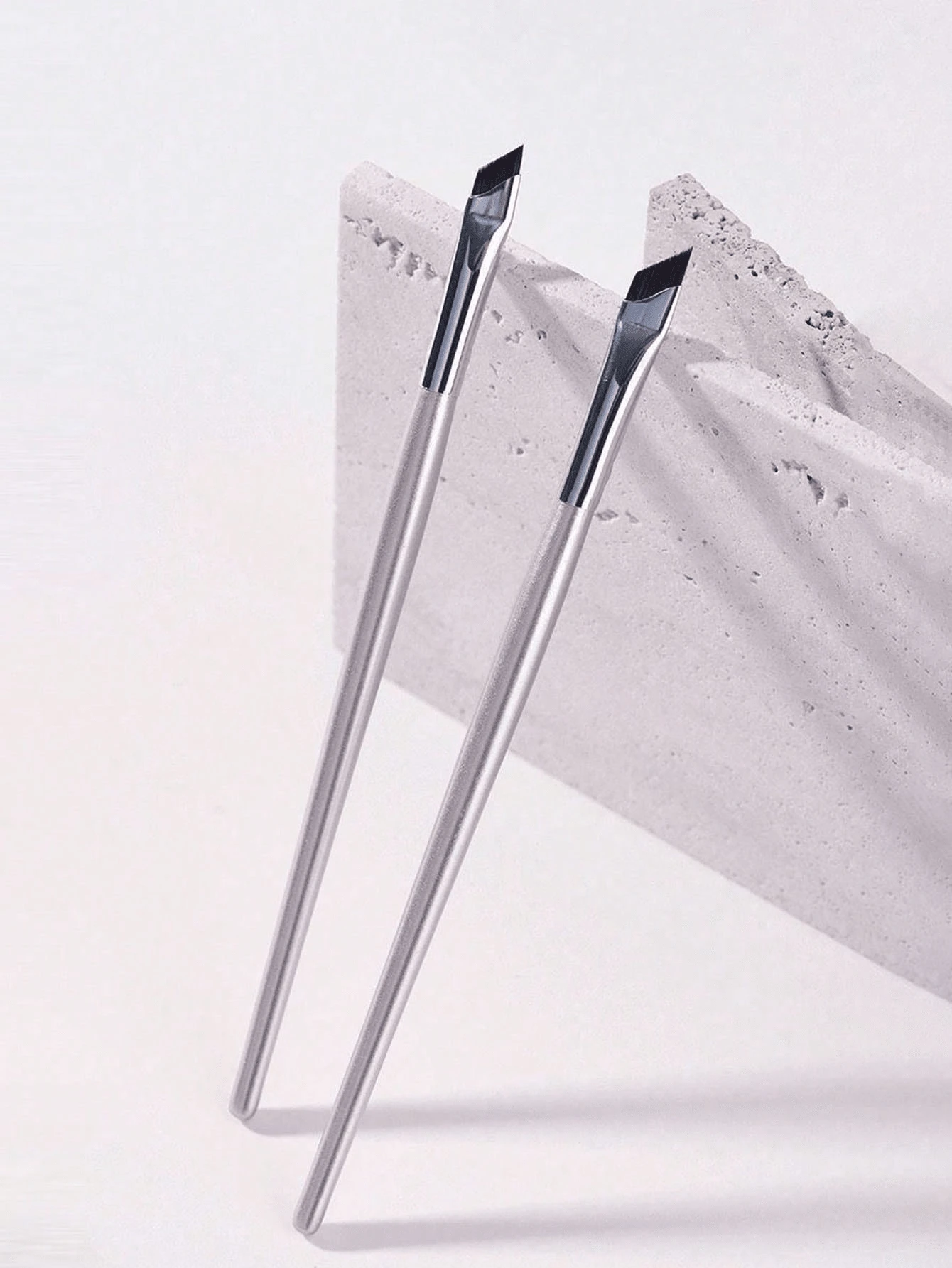Juego de brochas para delineador de ojos, cejas y tinte de cejas que incluye: brocha angulada delgada para delineador de gel, brocha de punta fina para cejas, brocha plana para teñir cejas