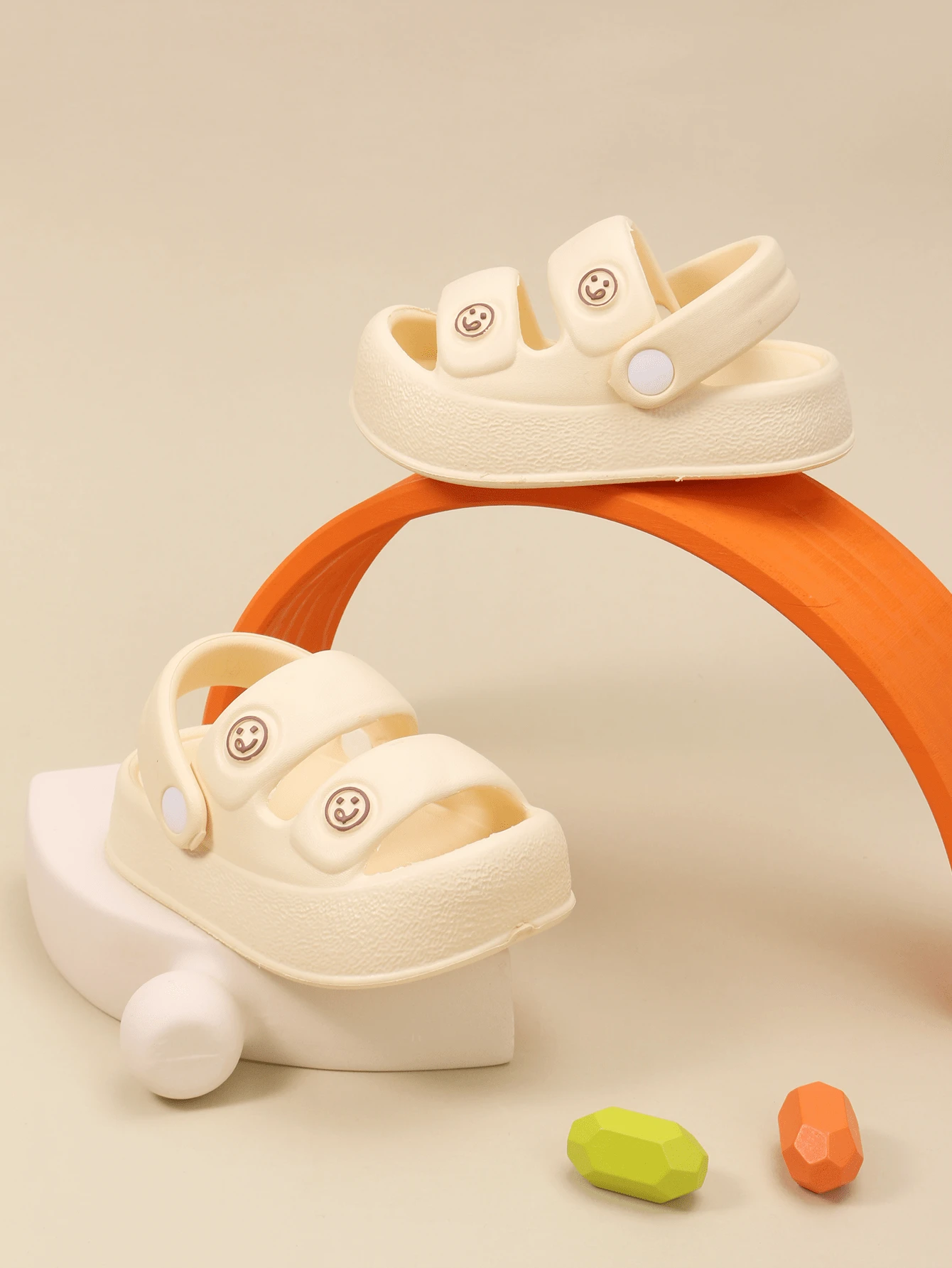 1 par de sandalias de suela blanda para bebé/niño pequeño, con diseño de carita sonriente, unisex, aptas para el agua, ideales para el verano