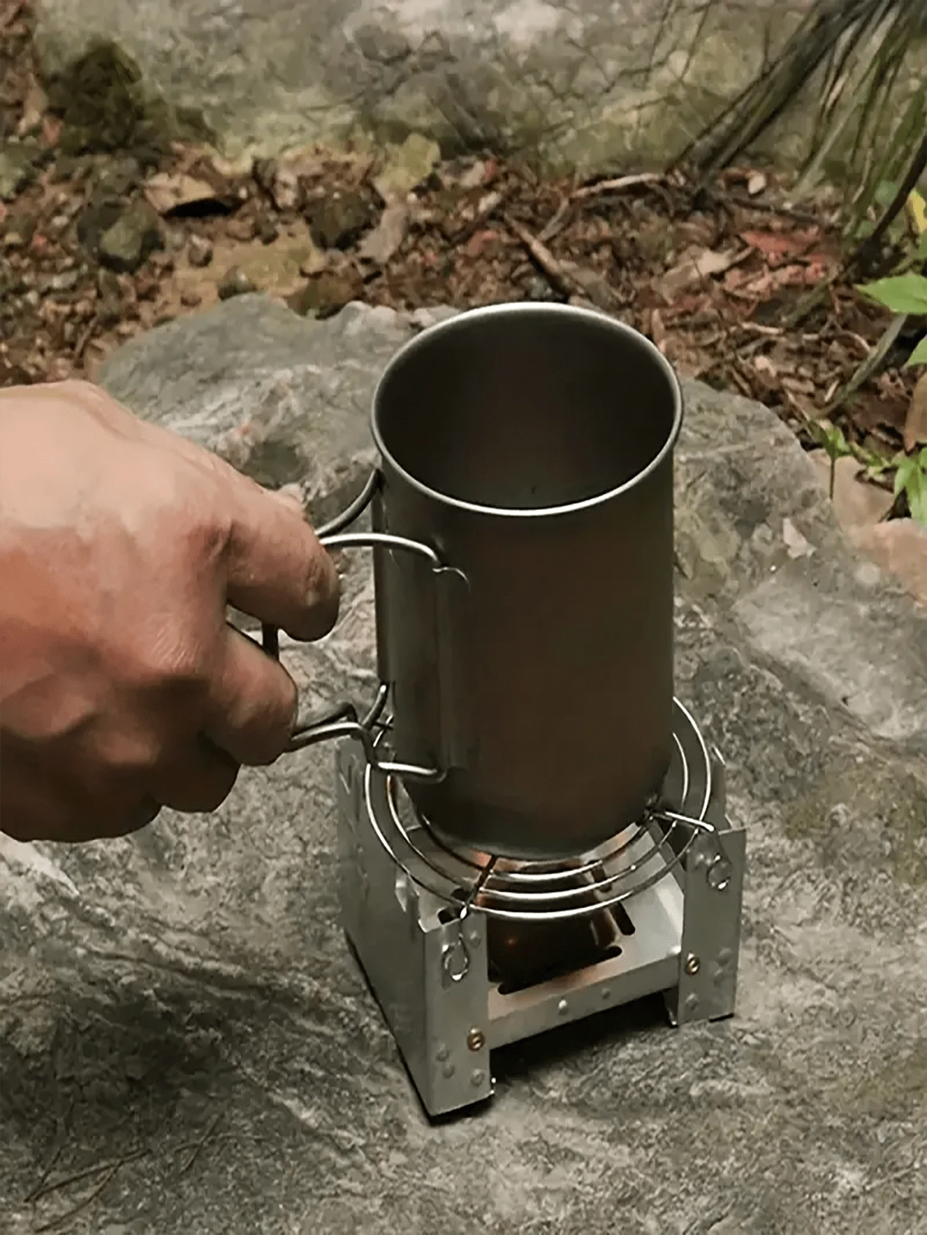 1 Stück extrem leichter, zusammenklappbarer Taschenofen, geeignet für den Outdoor-Einsatz und Camping - Holzofen aus Eisen spart Platz, tragbares Design, Optik