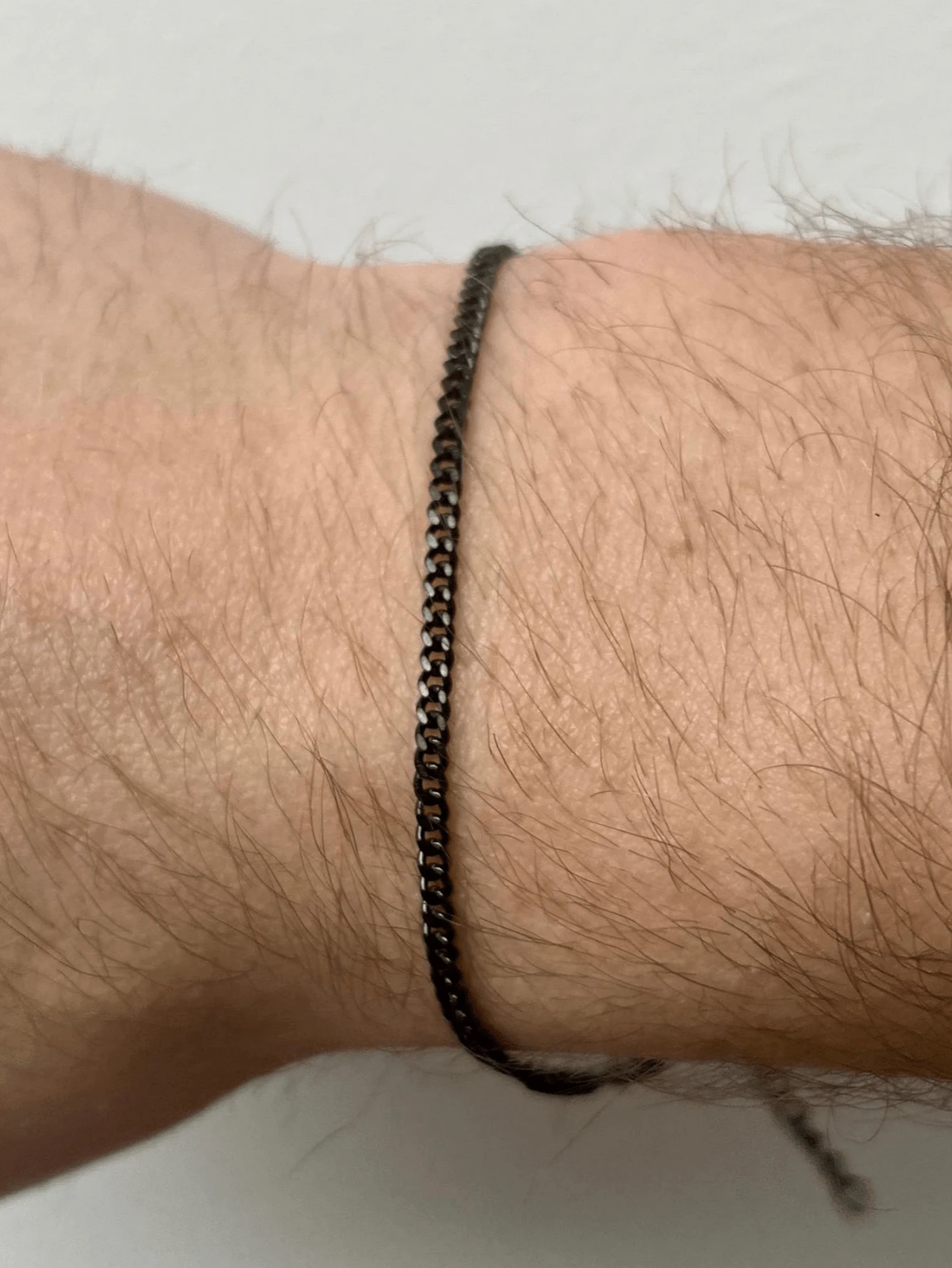 Brazalete de inoxidable con cadena estilo ajustable, joyería minimalista negra