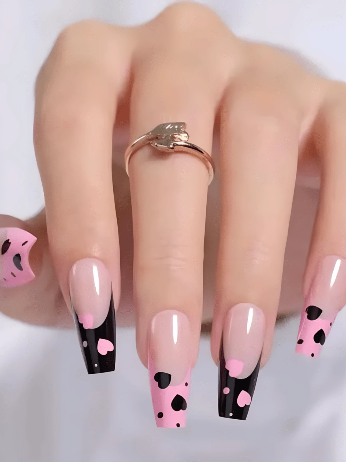 24 Peças Kit de Unhas Postiças de Forma Quadrada Curta para o Outono e Inverno, Flores Elegantes em Rosa Quente e Folha de Ouro Brilhante, Ajuste Perfeito de Unhas Postiças Falsas de Cobertura Total, Inclui 1 Peça Folha de Adesivos e 1 Peça Lixa Mini, Para Uso Diário, Escritório, Festa, Mulheres, Acessórios de Joias, Dicas de Unhas Falsas, 1 Peça Tira de Lixa Jelly Gel, Envio Aleatório