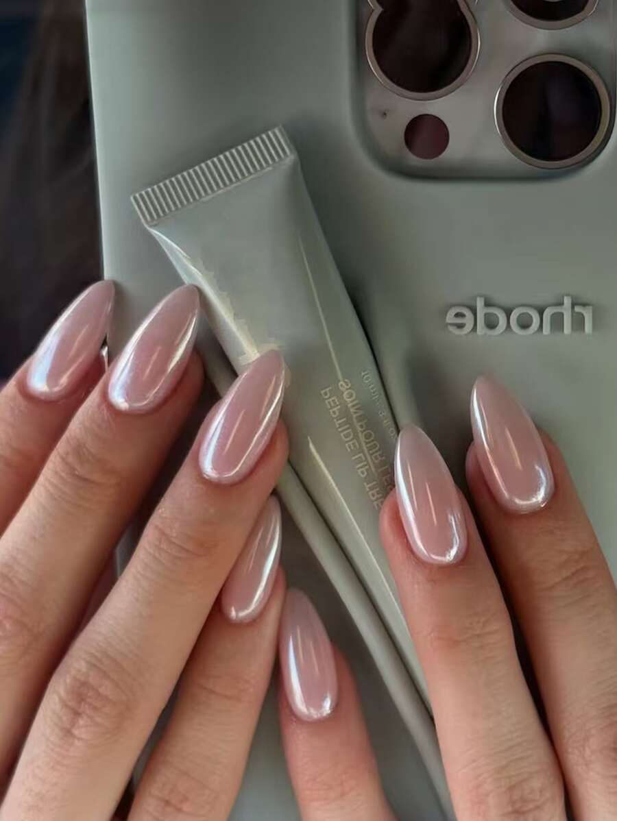 Sanrio Transforma tus uñas con un kit de 24 uñas postizas de estilo francés en color rosa claro sólido, tipo almendra y tamaño mediano, con acabado brillante y glitter, perfecto para uso diario y que te dará un look bonito