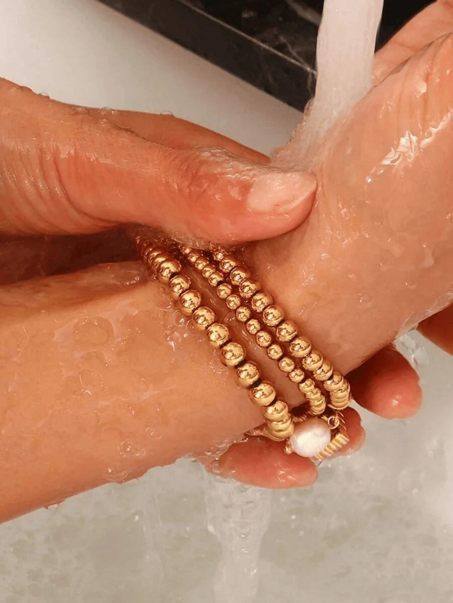 1 Stück goldfarbenes Edelstahl wasserdichtes Perlen Dehnbar Armband für Frauen, nicht anlaufend, stapelbar, kugelförmiges Perlen Design, Geschenk (Perlenanzahl zufällig)