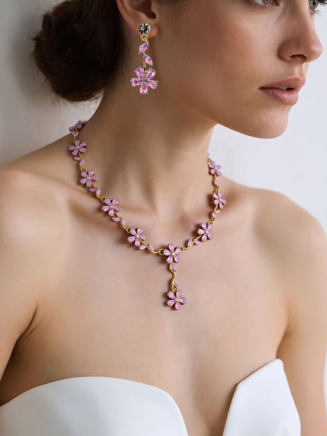 Conjunto de collar y aretes de joyería con flores de margarita moradas, adecuado para mujeres en primavera y verano