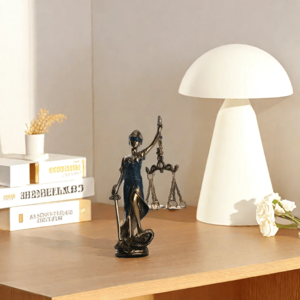 1 Stück kreative Lady Justice Resin Kunstfigur, moderne Heim-Dekoration Skulptur für Wohnzimmer, Schlafzimmer, Arbeitszimmer, Eingang, Tisch