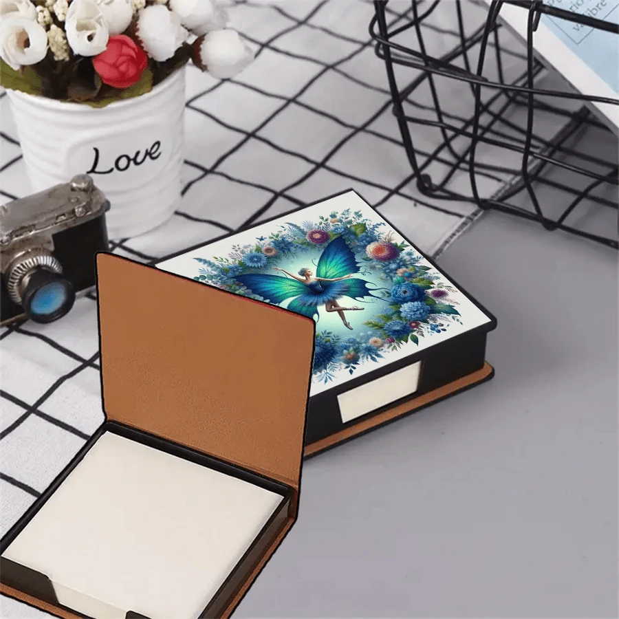 Confezione decorativa di adesivi non cristallini, in stile artistico, utilizzabile per conservare note e decorare la scrivania. Le note adesive sono composte da 160 pagine firmate, una cancelleria versatile per note, compiti e uso quotidiano.