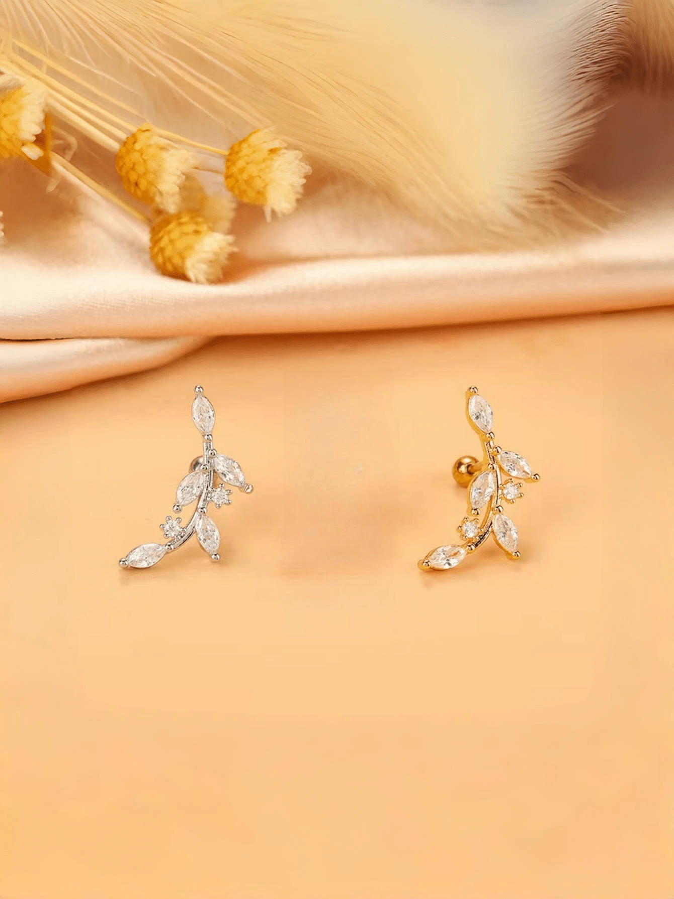 1Piece Stainless Steel Crystal CZ Leaf Stud Earring For Women Helix Tragus Conch Lobe Earrings Cartilage Piercing Ear Jewelry 18G